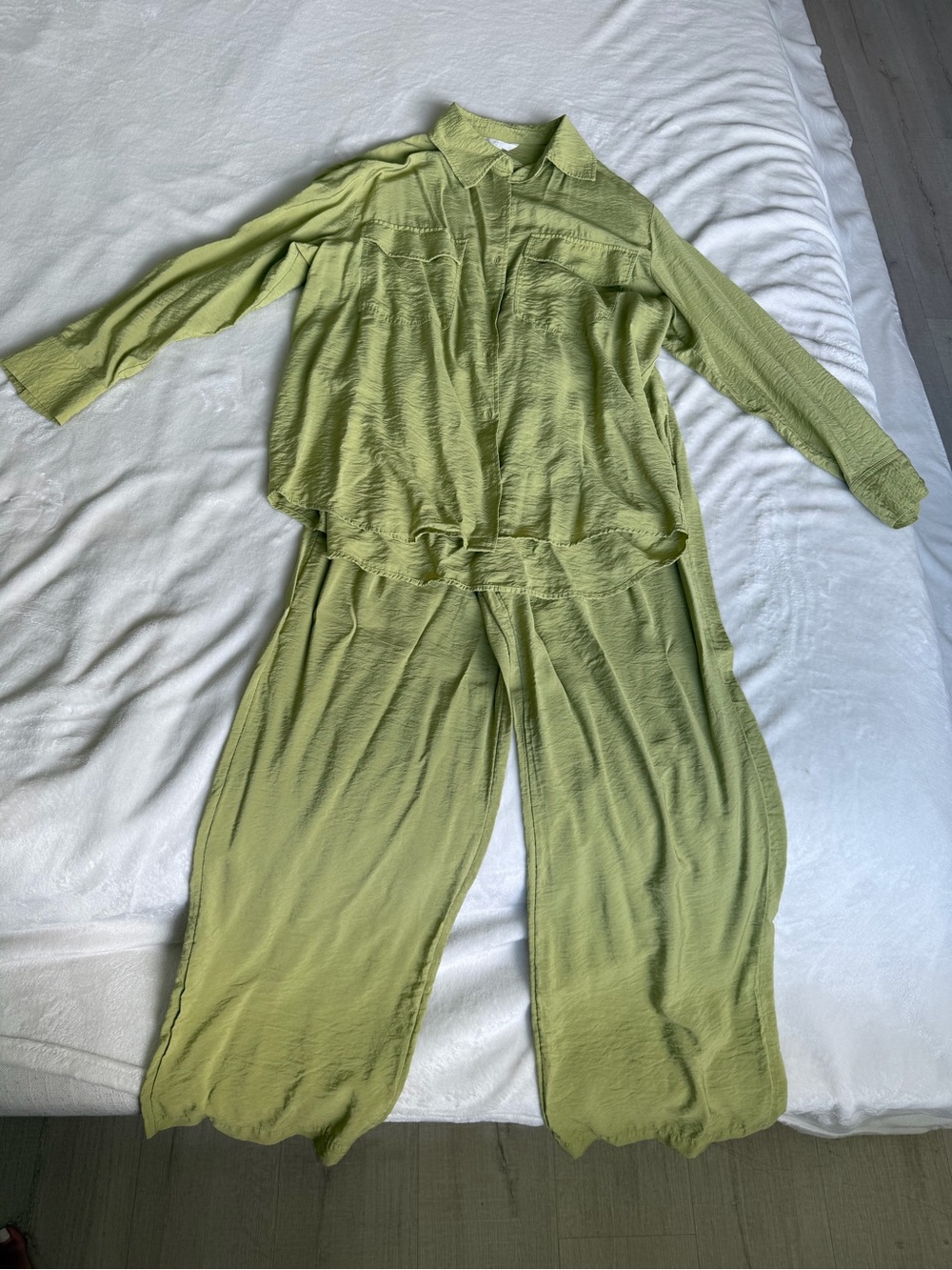 H&M Lightweight Button-Up Blouse - Light Lime